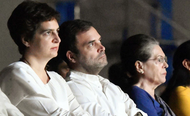 Gandhis Were "Ready To Sacrifice Their Posts For Party": Congress Leader