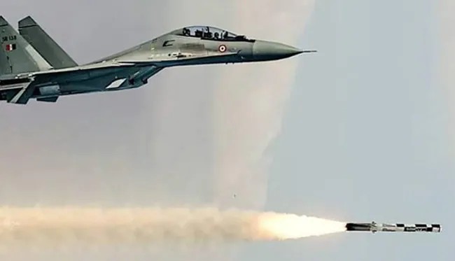 "Direct Hit": Indian Air Force Effectively Check Terminates BrahMos Rocket From Sukhoi-30 Jet