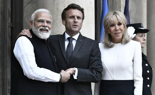 "Fulfilling In Between 2 Pals": PM Fulfills French President Macron In Paris