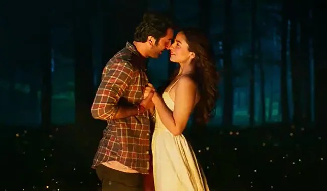Brahmastra Trailer: Alia Bhatt And Ranbir Kapoor's Chemistry Is Fireworks (Literally). Twitter Agrees