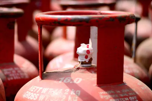 LPG Gas Cylinder Price Hike: Cooking Gas Becomes Costlier from Today; New Rates Here