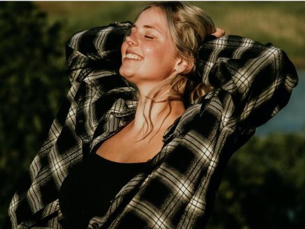 World Photography Day: Tips and tricks on the best poses to look stunning on your holiday