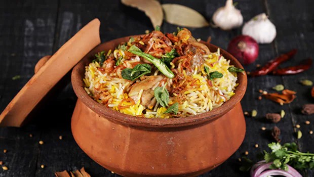 How To Make Hyderabadi Murgh Dum Biryani - A Wholesome Biryani Recipe You Must Try