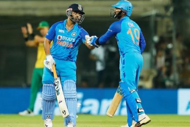Dinesh Karthik Or Rishabh Pant: Ravi Shastri Picks His Choice For India Vs England Semi-Final