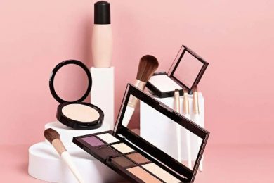 Christmas Makeup Ideas For The Holidays: Glam It Up This Christmas With These 7 Makeup Must-Haves