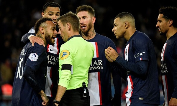 Neymar sees red for simulation in Paris Saint-Germain win