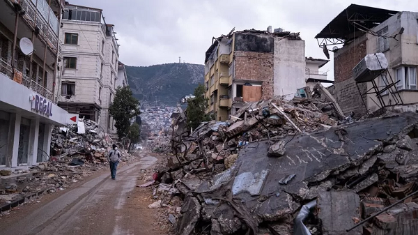 Turkey earthquake: Deadly new tremor traps people under rubble
