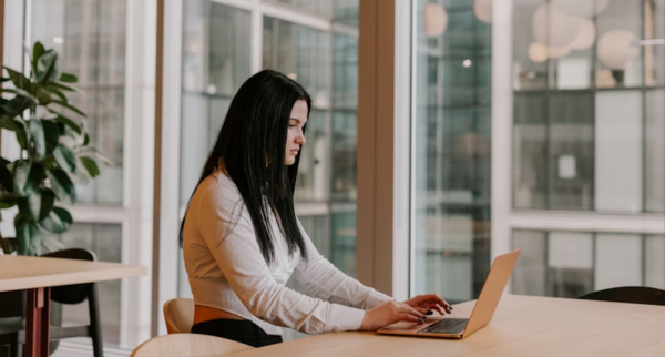 5 Types Of LinkedIn Posts That Convert Followers Into Paying Clients