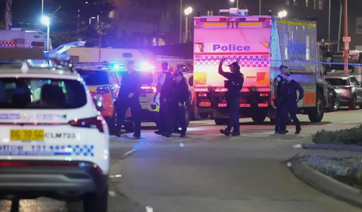 Australia terror attack: 16 dead after father and son open fire on Jewish community