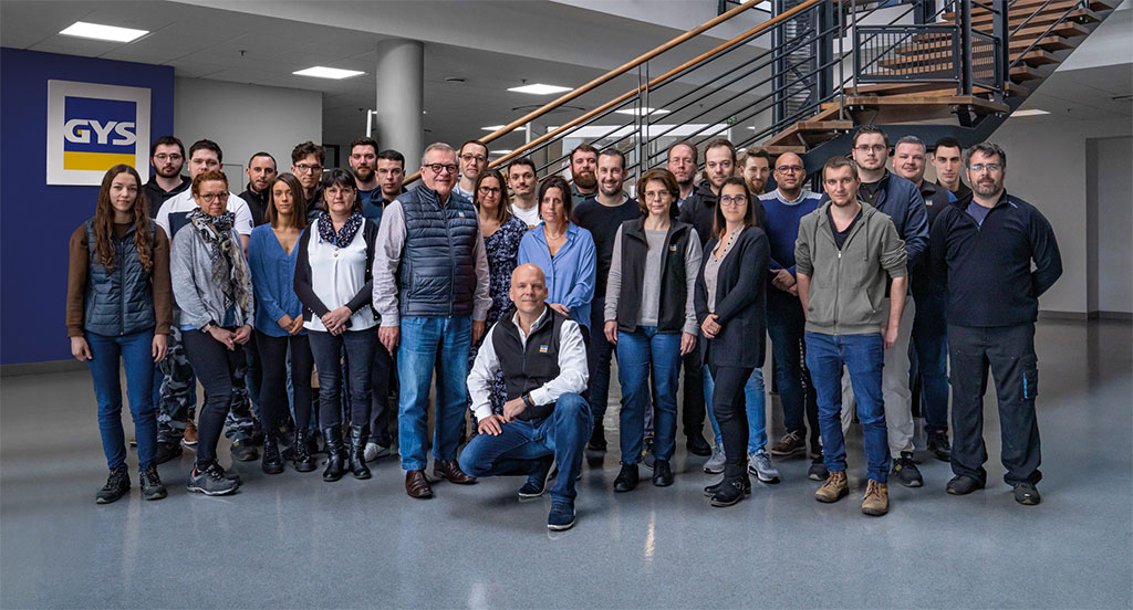 In-Manufacturing,-while-AI-predicts-possibilities,-experience-shapes-reality3