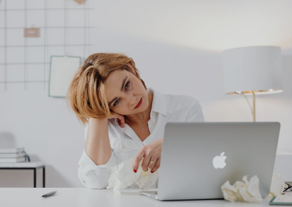 8 ChatGPT Prompts That Turn Boring Emails Into Deal Closers