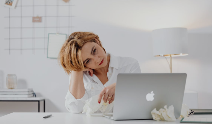 8 ChatGPT Prompts That Turn Boring Emails Into Deal Closers