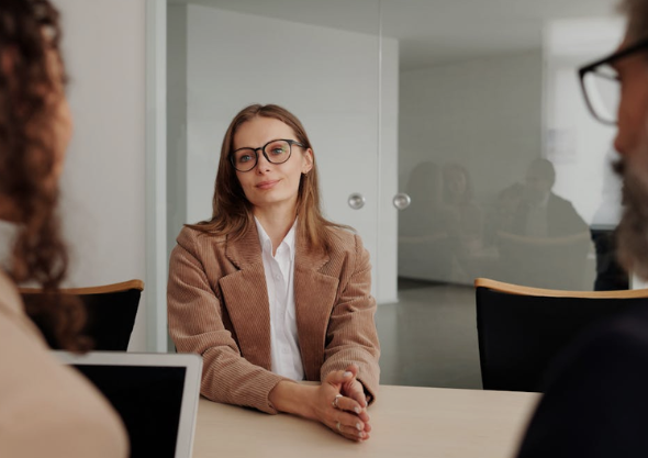 Why Smart Companies Are Still Hiring More People in the AI Era