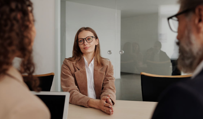 Why Smart Companies Are Still Hiring More People in the AI Era