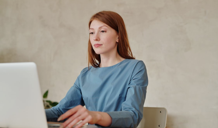 How Experienced Professionals Can Find Jobs Without a LinkedIn Profile