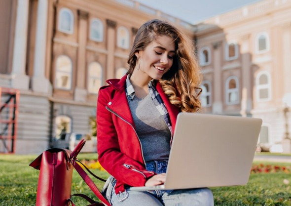 How Can Students Earn Money Online in the USA?
