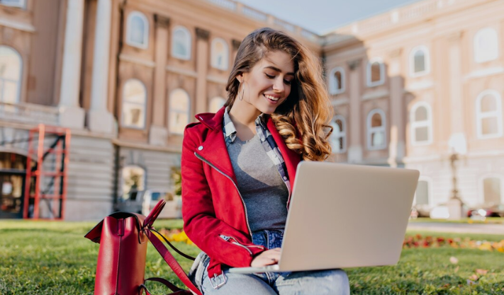 How Can Students Earn Money Online in the USA?